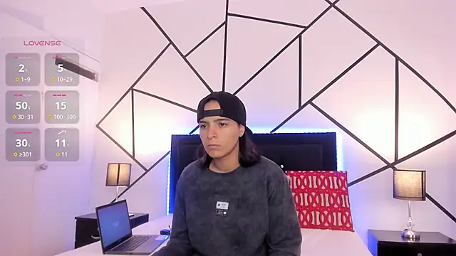 Liiam smith  online show from 03/18/25, 12:14