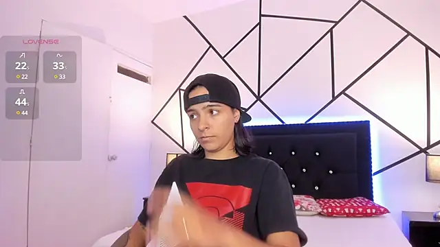 Liiam smith  online show from 03/19/25, 12:12