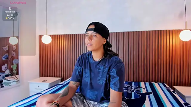 Liiam smith  online show from 10/02/25, 07:21