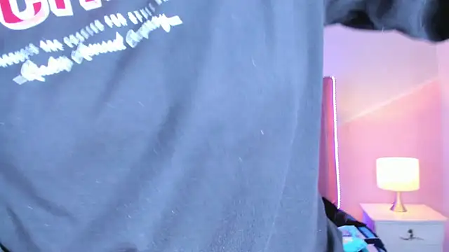 Liiam smith  online show from 10/21/25, 12:39