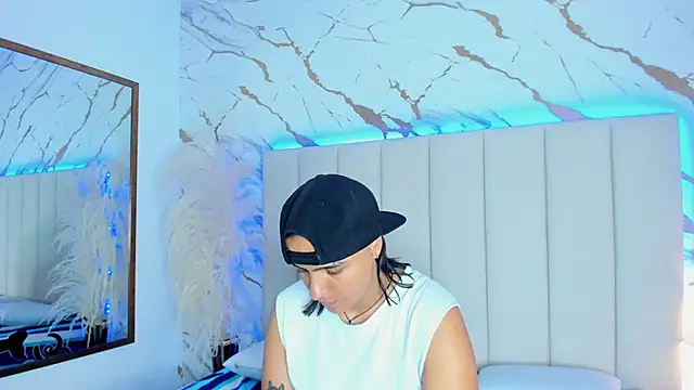 Liiam smith  online show from 11/01/25, 01:24