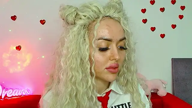 Snapshot of MissisCaty chatting on 02/02/25, 01:45 MissisCaty online show from 02/02/25, 01:45