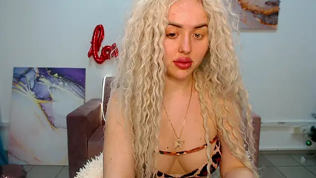 Snapshot of MissisCaty chatting on 02/09/25, 02:17 MissisCaty online show from 02/09/25, 02:17