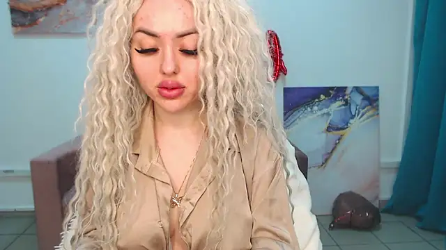 Snapshot of MissisCaty chatting on 02/10/25, 07:49 MissisCaty online show from 02/10/25, 07:49