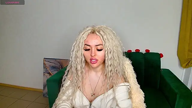 Snapshot of MissisCaty chatting on 02/11/25, 11:12 MissisCaty online show from 02/11/25, 11:12