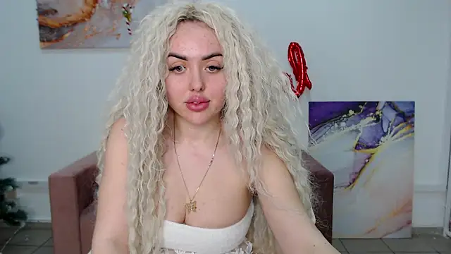 Snapshot of MissisCaty chatting on 02/22/25, 01:33 MissisCaty online show from 02/22/25, 01:33