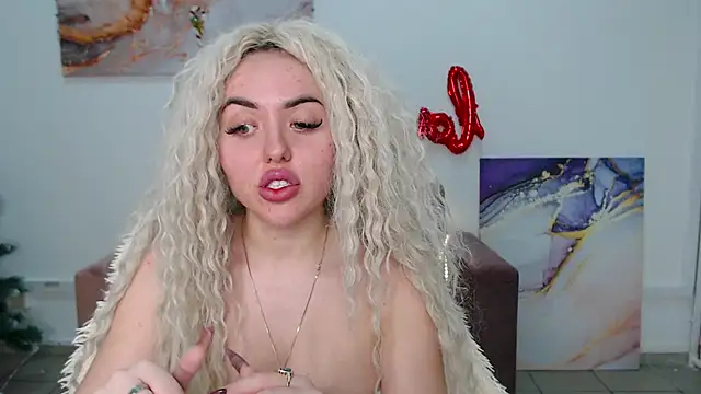 Snapshot of MissisCaty chatting on 02/22/25, 04:40 MissisCaty online show from 02/22/25, 04:40