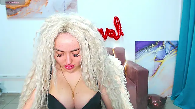 Snapshot of MissisCaty chatting on 02/24/25, 07:52 MissisCaty online show from 02/24/25, 07:52