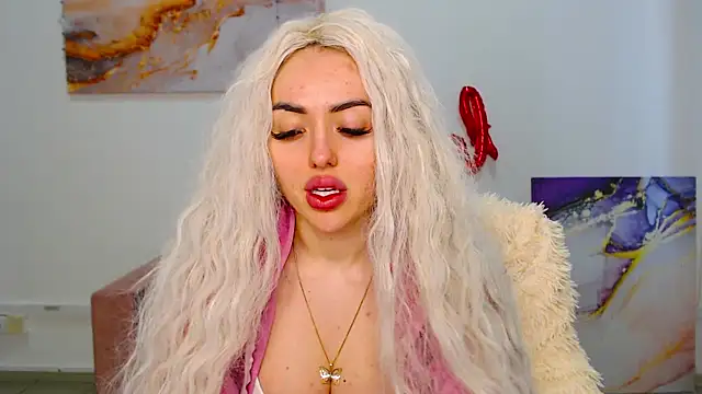 Snapshot of MissisCaty chatting on 03/21/25, 06:38 MissisCaty online show from 03/21/25, 06:38