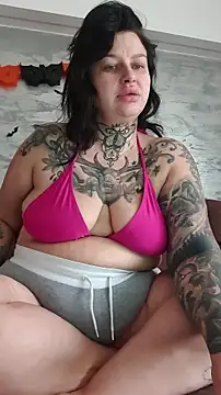 Snapshot of CannabisQueenn chatting on 10/30/25, 07:43 CannabisQueenn online show from 10/30/25, 07:43