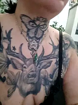 Snapshot of CannabisQueenn chatting on 11/12/25, 07:20 CannabisQueenn online show from 11/12/25, 07:20