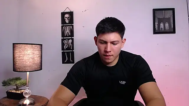 JamesCr  online show from 11/12/25, 10:52