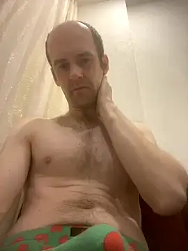 LynnAhNight online show from 10/07/25, 03:14