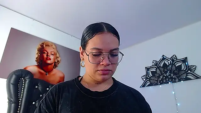 Snapshot of Taliana36 chatting on 02/21/25, 01:11 Taliana36 online show from 02/21/25, 01:11