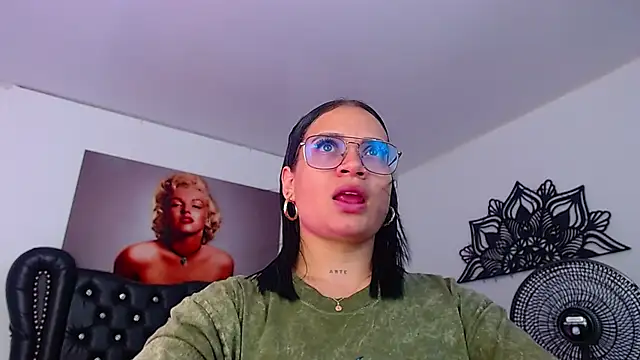 Snapshot of Taliana36 chatting on 03/05/25, 01:06 Taliana36 online show from 03/05/25, 01:06