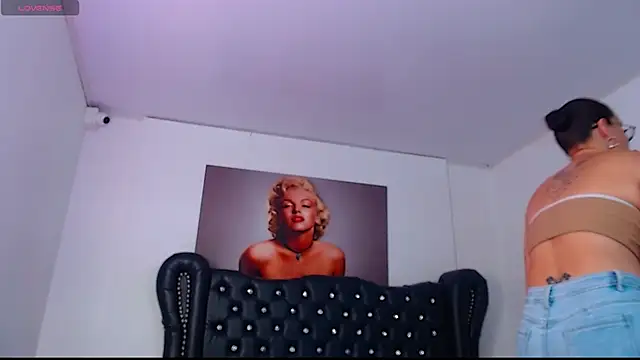 Snapshot of Taliana36 chatting on 10/18/25, 12:06 Taliana36 online show from 10/18/25, 12:06