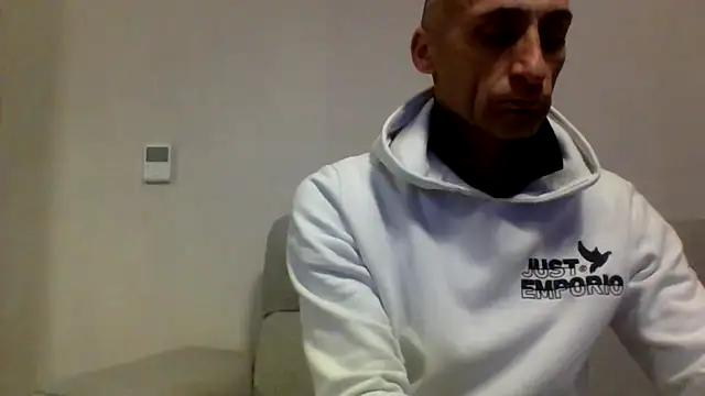 ANGELSANTAMARIA- online show from 11/16/25, 06:57