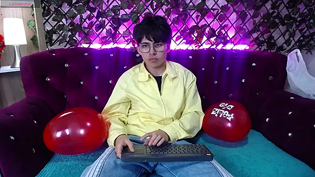 Snapshot of PepperTwink chatting on 02/15/25, 01:49 PepperTwink online show from 02/15/25, 01:49