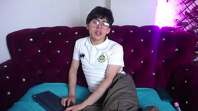 Snapshot of PepperTwink chatting on 02/19/25, 01:28 PepperTwink online show from 02/19/25, 01:28