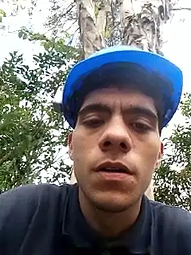 Snapshot of HotDirty_Couple chatting on 11/19/25, 05:46 HotDirty Couple online show from 11/19/25, 05:46