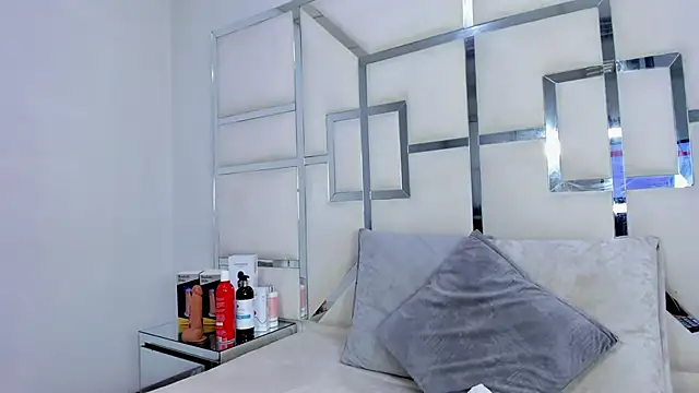 ZoeWan69 online show from 10/20/25, 02:56