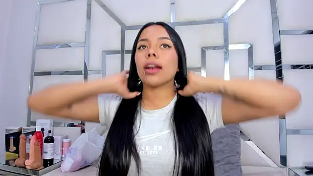 ZoeWan69 online show from 11/14/25, 12:04