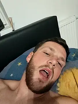 Snapshot of Cosmin224451 chatting on 09/29/25, 06:46 Cosmin224451 online show from 09/29/25, 06:46