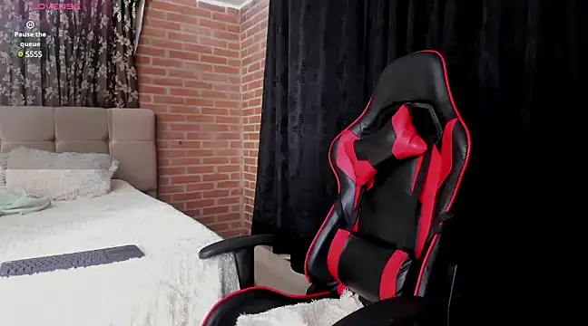 Snapshot of playsweetashley_ chatting on 02/06/25, 03:48 playsweetashley online show from 02/06/25, 03:48