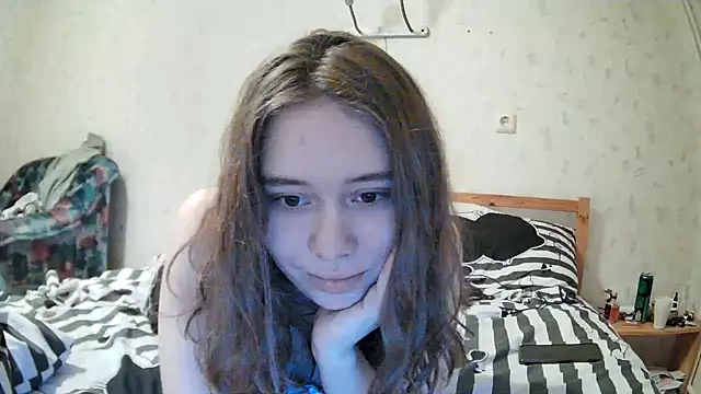 Snapshot of girliemilk chatting on 03/11/25, 02:18 girliemilk online show from 03/11/25, 02:18