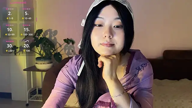 Snapshot of nanaliu6 chatting on 10/13/25, 01:11 nanaliu6 online show from 10/13/25, 01:11