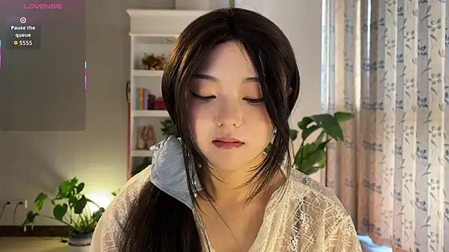 Snapshot of nanaliu6 chatting on 10/15/25, 01:28 nanaliu6 online show from 10/15/25, 01:28