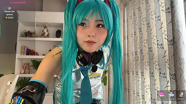 Snapshot of nanaliu6 chatting on 10/20/25, 06:58 nanaliu6 online show from 10/20/25, 06:58