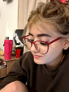 Snapshot of akirahattori chatting on 10/10/25, 06:34 akirahattori online show from 10/10/25, 06:34