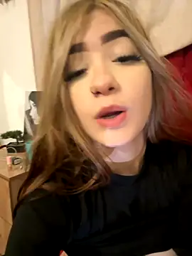 Snapshot of akirahattori chatting on 10/19/25, 10:21 akirahattori online show from 10/19/25, 10:21