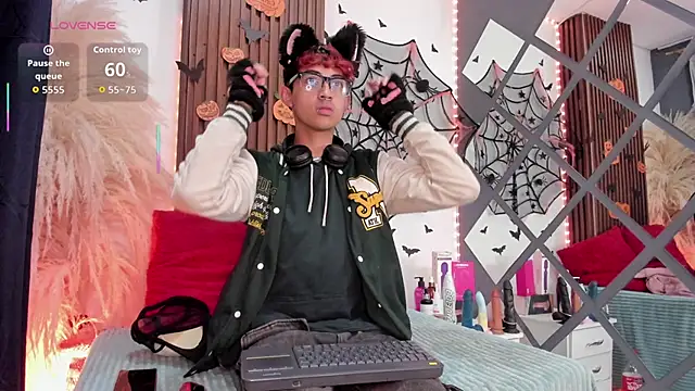 Snapshot of Allen_Starck chatting on 10/14/25, 02:34 Allen Starck online show from 10/14/25, 02:34