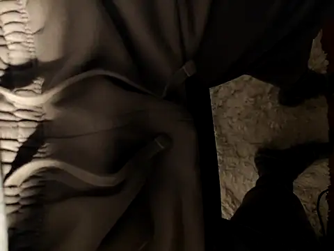 Snapshot of leinadanal chatting on 02/17/25, 12:21 leinadanal online show from 02/17/25, 12:21