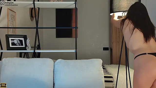 Snapshot of emiljanna chatting on 11/22/25, 04:00 emiljanna online show from 11/22/25, 04:00