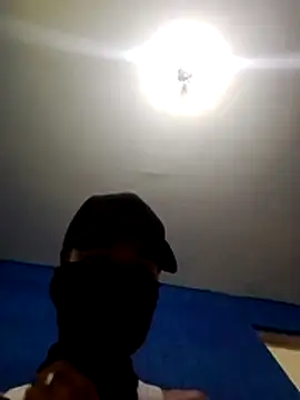 1Dseralmora2 online show from 10/22/25, 09:36