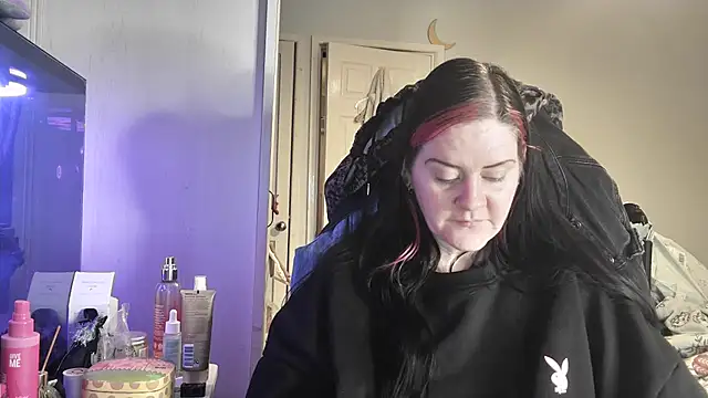 Snapshot of AureliaXOX chatting on 11/30/25, 04:44 AureliaXOX online show from 11/30/25, 04:44