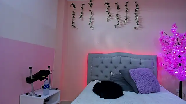 littletammy4u  online show from 10/06/25, 12:24