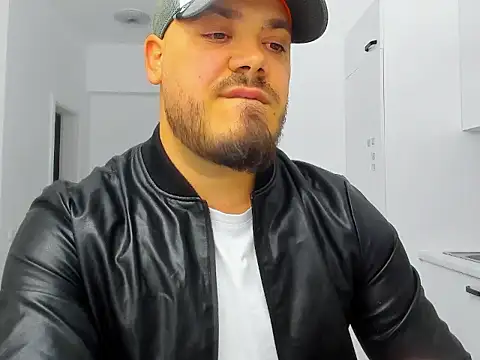 Snapshot of ZackMasterss chatting on 10/22/25, 07:35 ZackMasterss online show from 10/22/25, 07:35