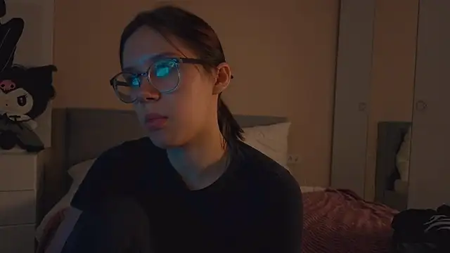 Mia Luw online show from 09/11/25, 04:56