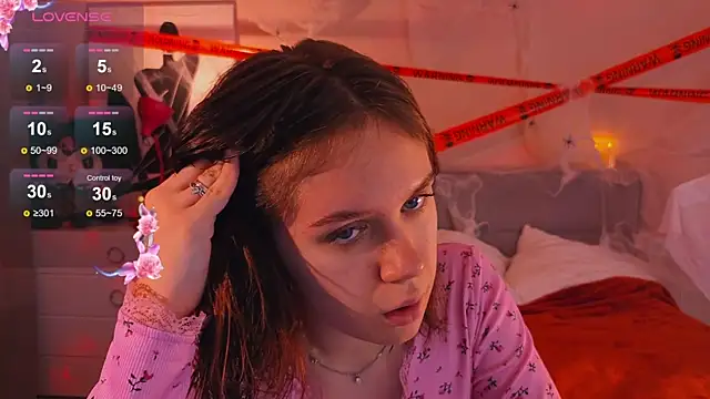 Mia Luw online show from 10/22/25, 06:02