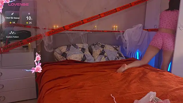 Mia Luw online show from 10/24/25, 05:37