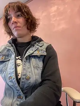 Snapshot of Maggie_Geller chatting on 03/17/25, 03:18 Maggie Geller online show from 03/17/25, 03:18