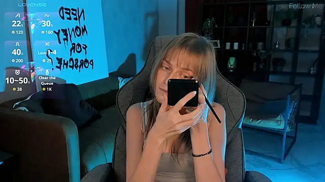 Snapshot of KiraMontoya chatting on 11/04/25, 05:12 KiraMontoya online show from 11/04/25, 05:12