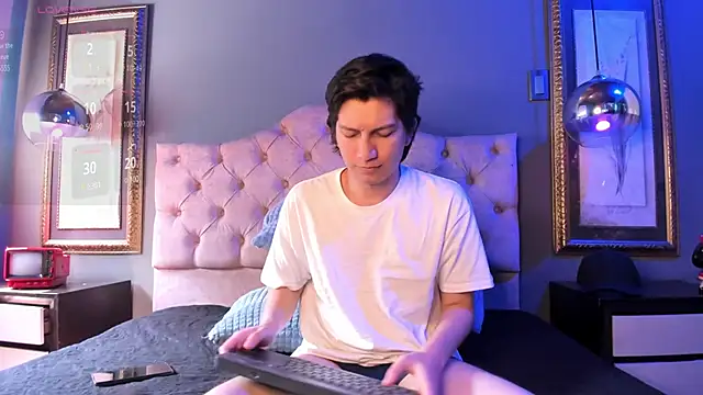 Golden-Boyy online show from 02/04/25, 03:15