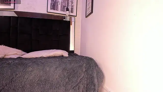 tylla  online show from 11/13/25, 04:11