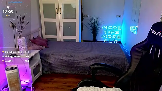 Katy diamond  online show from 03/19/25, 11:06