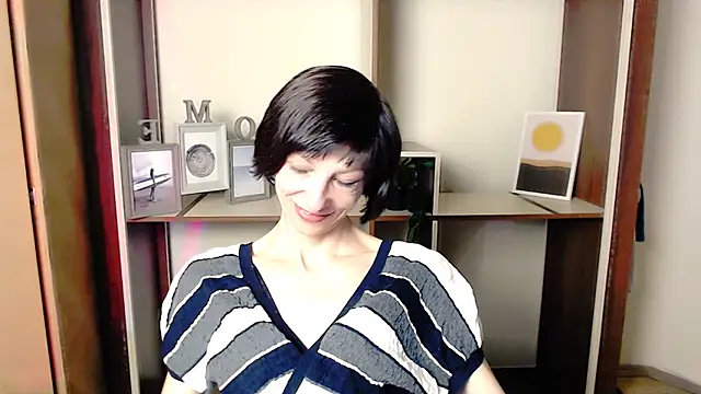 Snapshot of _AngeliaFlow_ chatting on 10/02/25, 06:42 AngeliaFlow online show from 10/02/25, 06:42